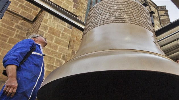 Zvona Petr Rudolf Manouek pivezl z Holandska tet ze ty zvon pro katedrlu sv. Bartolomje v Plzni.