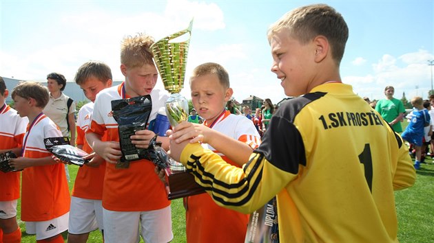 V Androv sportovnm arelu na trninkovm hiti Sigmy slo dv se 21. kvtna uskutenilo krajsk finle 17. ronku McDonals Cupu. Vtzi se staly v obou kategorich vbry prostjovsk Zkladn koly E. Valenty.