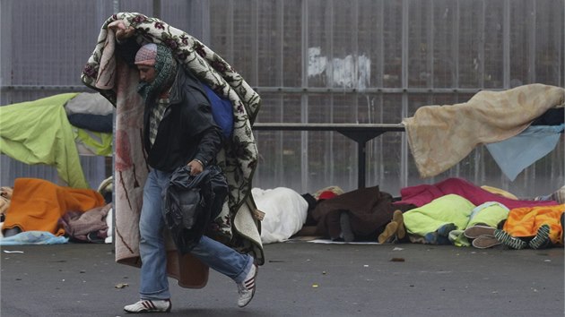 Jeden z obyvatel tábora v Calais, který odmítl odejít. 