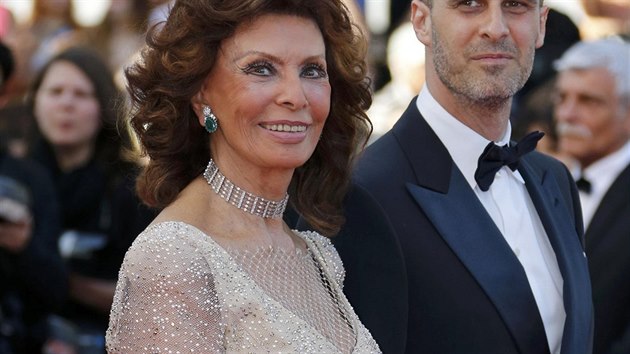 Sophia Lorenová a její syn Edoardo Ponti (Cannes, 20. května 2014)