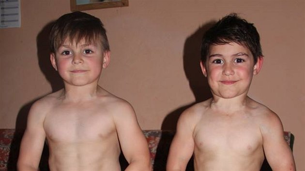 Giuliano Stroe a jeho mlad bratr Claudio denn minimln dv hodiny posiluj s inkami.