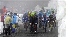 ETAPA PRO TVR�ÁKY. V �estnáctém d�jství cyklistického Gira �elili závodníci,...