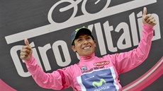 Nairo Quintana slaví vítzství v estnácté etap Gira.