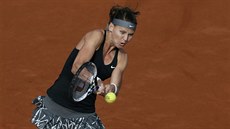 Lucie Šafářová v prvním kole Roland Garros v souboji s Mandy Minellaovou.