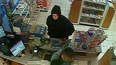 Asi ptadvacetiletý mu pepadl benzinku v Plzeské ulici v Praze, prodavai...