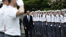 Barack Obama bhem svého vystoupení na vojenské akademii West Point, kde...