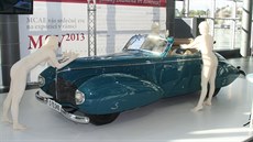 Automobil Arizona a jeho vyti�t�né modely i modelky prezentovaly 3D technologie...