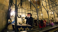 �TENÍ Z TÓRY. Staronová synagoga je nejstar�í dosud �innou synagogou v Evrop�....
