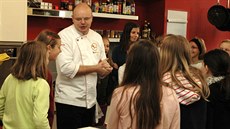 V rámci Food Revolution Day va�ily d�ti v Chefparade pod taktovkou �éfkucha��...