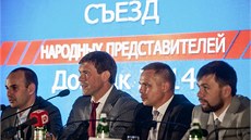 �éf don�ckého parlamentu Denis Pu�ilin shromá�d�ným �ekl, �e zorganizování referend o samostatnosti, která v polovin� kv�tna údajn� velkou v�t�inou hlas� podpo�ila samostatnost obou oblastí, je teprve za�átek.