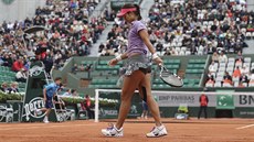 �ínská tenistka Li-na v nepovedeném duelu s Francouzkou Kristinou...