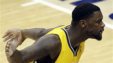 Lance Stephenson slaví s fanouky Indiany svj ko.