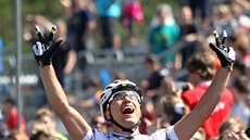 Nino Schurter slaví triumf v závod Svtového poháru v Novém Mst.