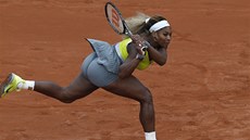 Serena Williamsová bojuje ve druhém kole Roland Garros proti panlce...