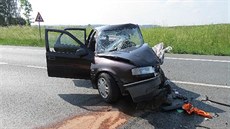 Z�ejm� kv�li mikrospánku �idi�e Opelu Vectra (na snímku) se u Jarom��e st�etla...