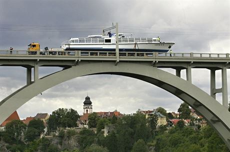 Most pes Lunici v Bechyni slavnostn oteveli 28. íjna 1928. Poprvé spojil...