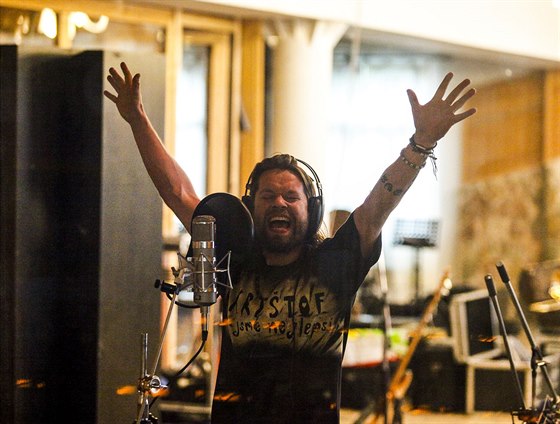 Richard Krajčo ve studiu Sono během natáčení sedmé studiové desky kapely...