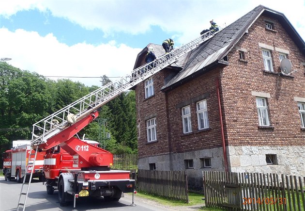 Když se kývou lustry a třese se celá postel. Zemětřesení v Česku přibývá, loni i na jihu