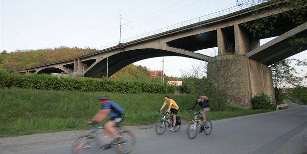 Branický most projde rekonstrukcí a dostane druhou kolej. Práce začnou brzy