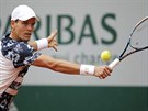 esk tenista Tom Berdych zasahuje mek ve 3. kole Roland Garros.
