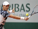 eský tenista Tomá Berdych zasahuje míek ve 3. kole Roland Garros.