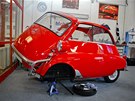 Isetta 300 zachycená v poslední fázi renovace a pipravená odcestovat zpt ke...