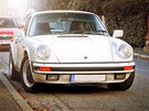 Cesta ke snímku tohoto Porsche 911 Carrera modelové ady 930 byla trnitá....