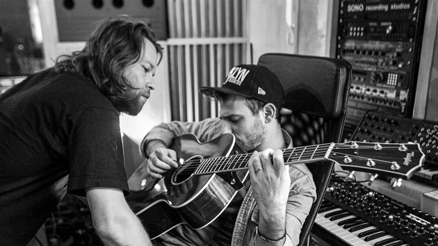 Richard Krajo a Ido Zmishlany ve studiu Sono bhem naten sedm studiov desky kapely Krytof (kvten 2014)