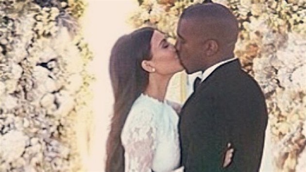 Kanye West dal snmek ze svatby na internet.