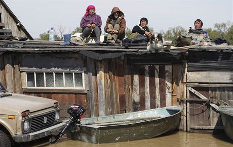 Ruskou Sibi suují povodn. Obyvatelé Ust-Charishu v Altajské kraji ekají na...