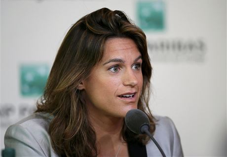 Bývalá francouzská tenistka Amelie Mauresmová na tiskové konferenci v Paíi