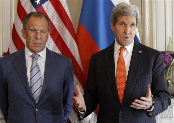 Sergej Lavrov a John Kerry na jednání v Paíi (5. ervna)