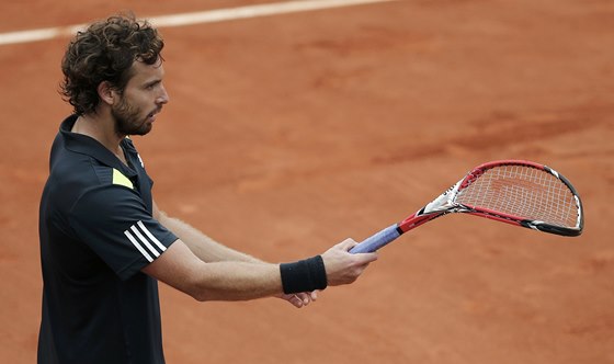 NIIV ZLOBA. Ernests Gulbis zkoum, co s jeho raketou udlal jeho vbuch