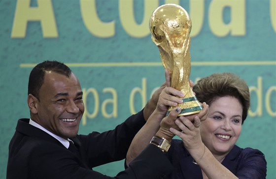 Cafú ve spolenosti brazilské prezidentky Dilmy Rousseffové.
