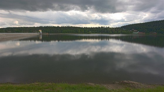 Plumlovská pehrada zatím jet není po vyputní a vyitní znovu pln naputná, u se zde ale objevily sinice. Podle Povodí Moravy i biologa lo o doasný problém.