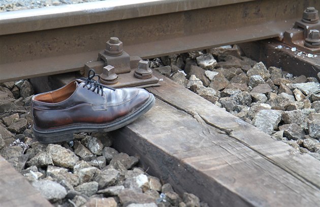 Dvě smrtelné srážky vlaku s člověkem na trati na Benešov, provoz stál