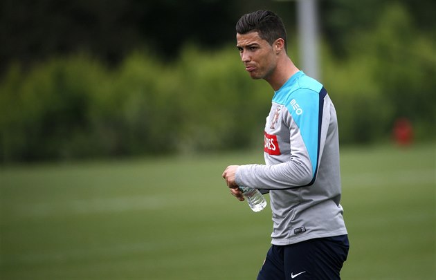 Osamocený Cristiano Ronaldo na tréninku portugalské reprezentace.