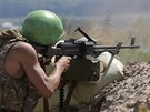 Ukrajinský voják v bojích s povstalci u Slavjansku (6. ervna 2014)