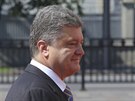 Petro Poroenko pijídí k parlamentu v Kyjev, aby tam sloil prezidentský...