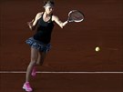 BUM! eská tenistka Lucie afáová se ve 4. kole Roland Garros proti...