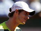 TOHLE NEPJDE. Britský tenista Andy Murray kiví obliej v semifinále Roland...