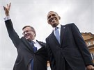 Polský prezident Komorowski gestikuluje vedle amerického prezidenta Obamy bhem...