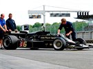 Lotus 77 alias John Player Special MkII pi testování na brnnském okruhu