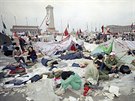 Na jae 1989 se námstí v centru Pekingu stalo velkým studentským táborem a...