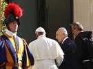 Pape Frantiek vítá izraelského prezidenta imona Perese ve Vatikánu. (8....