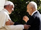 Pape Frantiek ve Vatikánu vítá izraelského prezidenta imona Perese. (8....