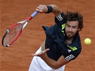 NA SERVISU. Ernests Gulbis na Roland Garros. 