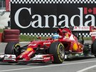 Fernando Alonso pi tréninku na Velkou cenu Kanady formule 1.
