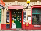 Prodej vína v Plzeské ulici v Praze.