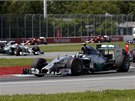 Nico Rosberg na Mercedesu projídí tratí v Montrealu. 